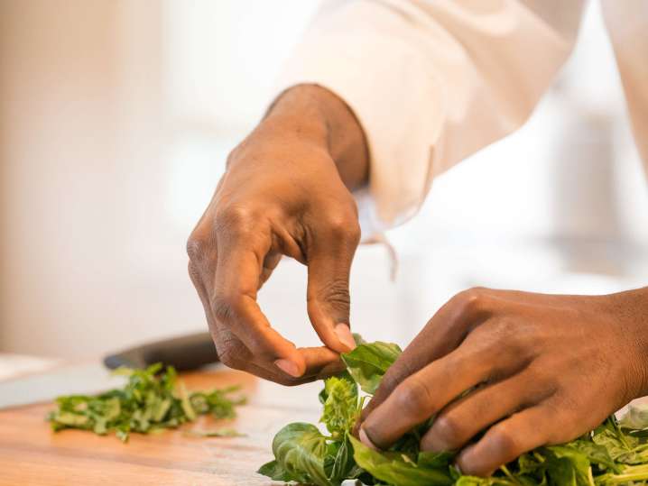 Chef chopping basil | Classpop Shot