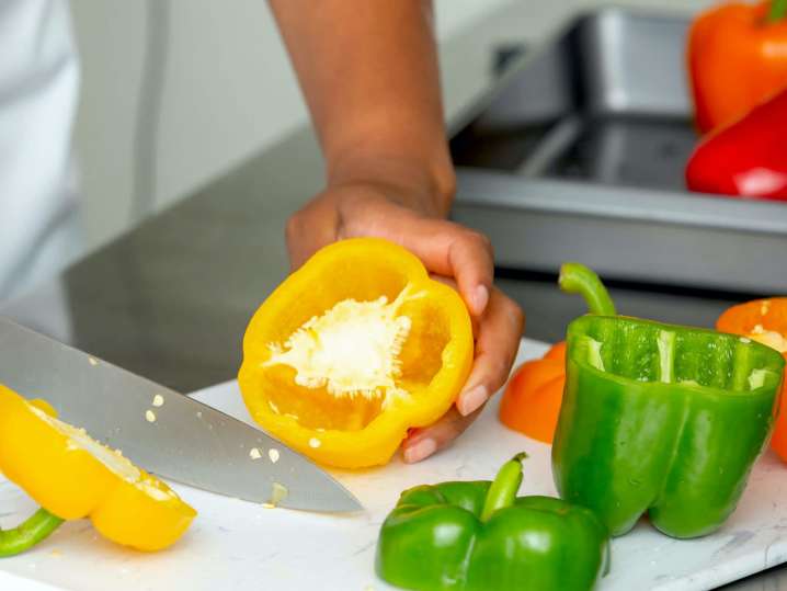 slicing bell peppers | Classpop Shot