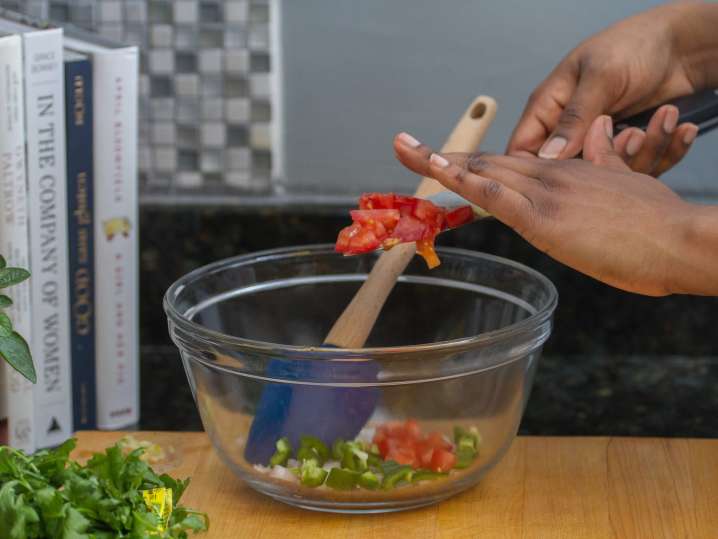 Chef preparing a tropical salad | Classpop Shot
