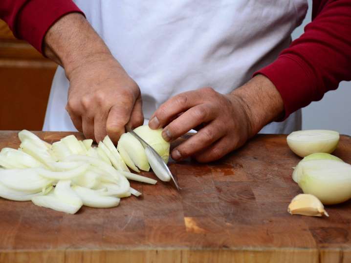 chef slicing an onion | Classpop Shot