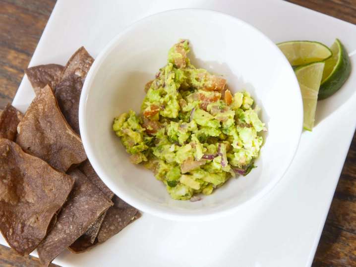 homemade guacamole with chips | Classpop Shot