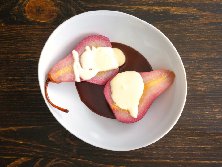 Red Wine Poached Pears With Vanilla Bean Creme | Classpop Shot