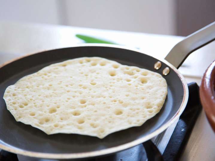 cooking crepe in a pan | Classpop Shot