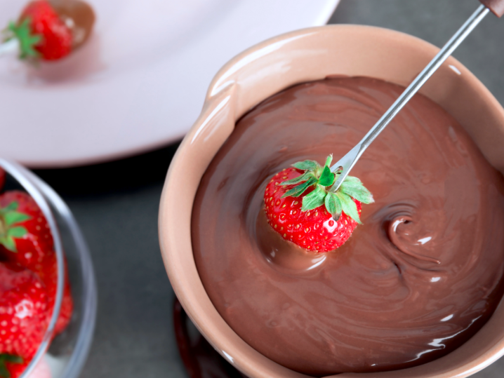 chocolate fondue with strawberries | Classpop Shot