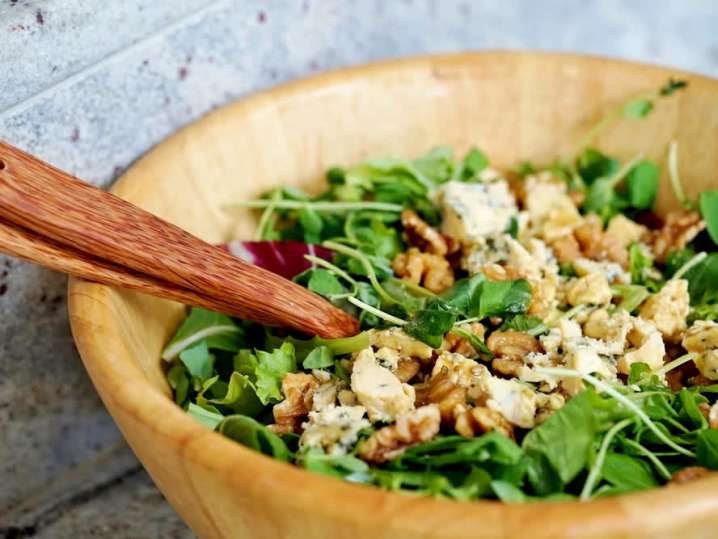 salad with walnuts and blue cheese | Classpop Shot