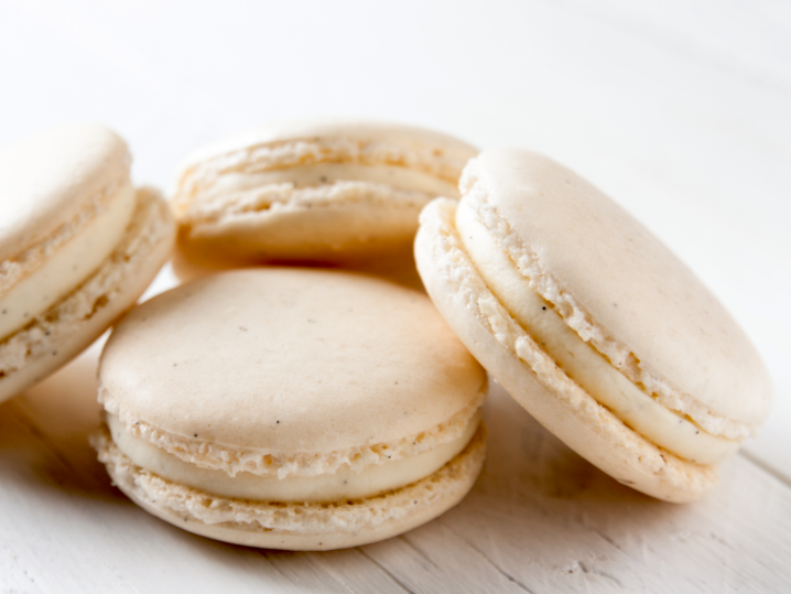 vanilla bean macarons | Classpop Shot