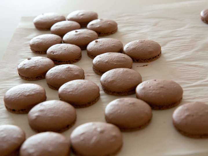 baked chocolate macaron shells | Classpop Shot