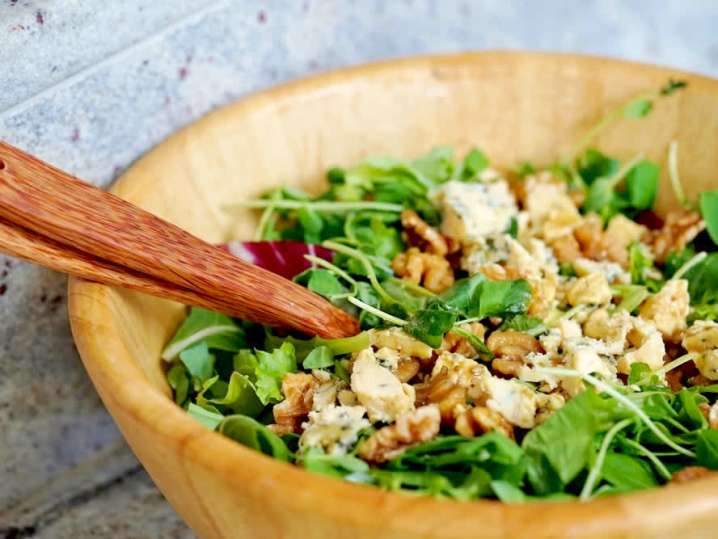 salad with walnuts and blue cheese | Classpop Shot