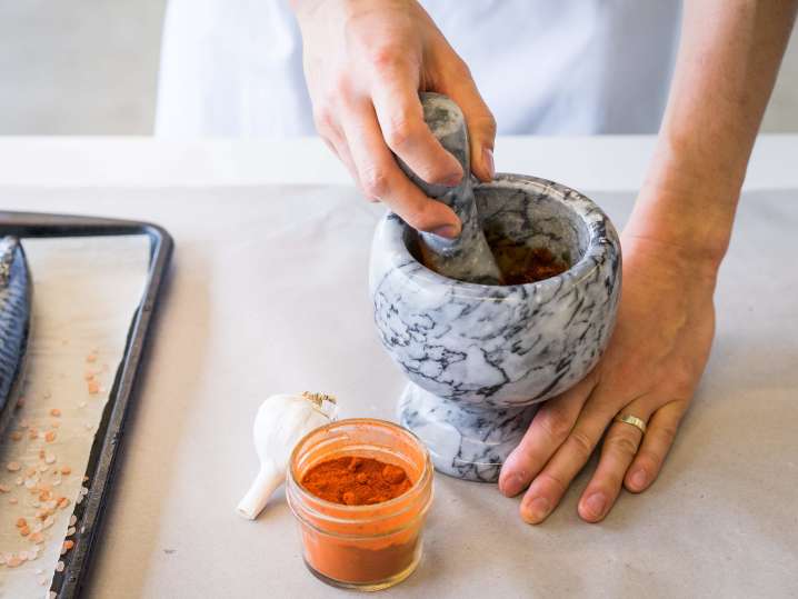 making curry paste | Classpop Shot