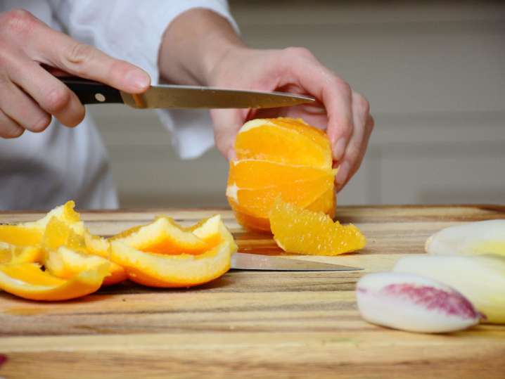 Chef slicing oranges | Classpop Shot