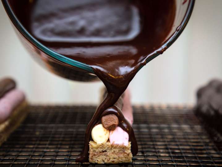 pouring chocolate | Classpop Shot