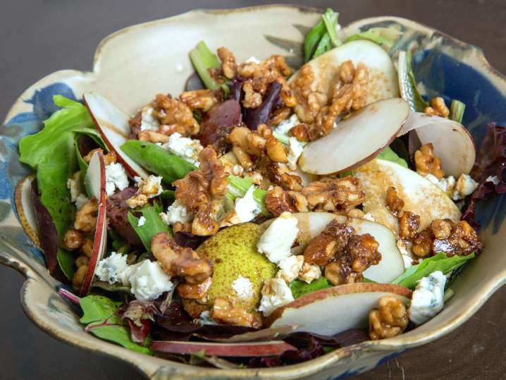 salad with walnuts and goat cheese | Classpop Shot