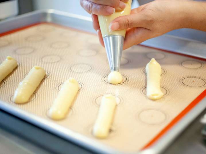 making eclairs | Classpop Shot