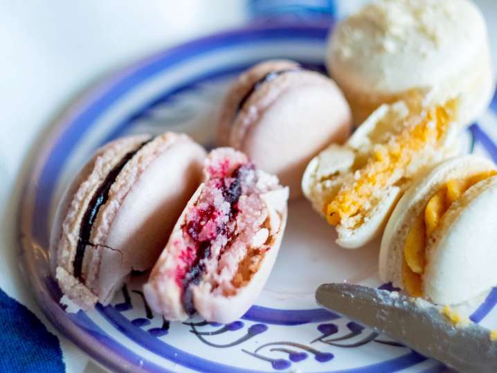 macarons with fruit puree | Classpop Shot