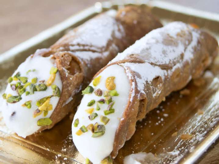 pistachio and chocolate cannolis | Classpop Shot