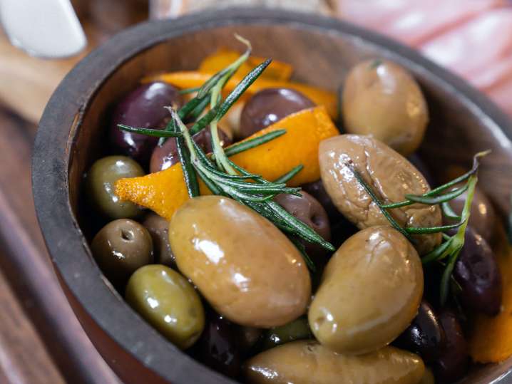 marinated olives | Classpop Shot