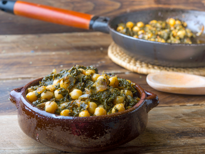 spinach and chickpeas spanish tapas | Classpop Shot