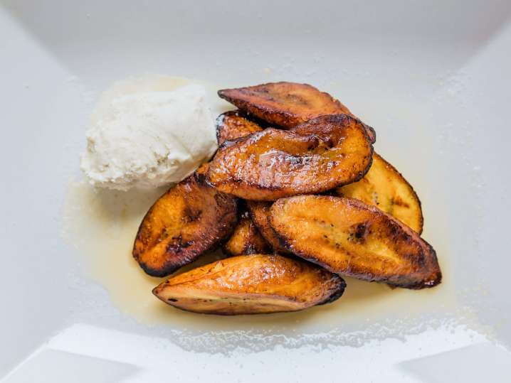 plantain fritters with rum sauce | Classpop Shot