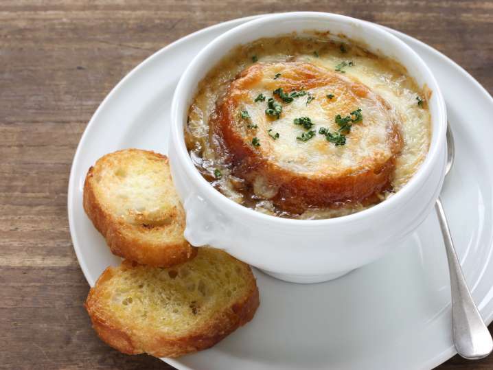 French onion soup with crostini | Classpop Shot