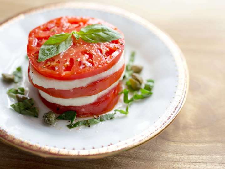 classic caprese sald with tomatoes mozzarella and basil | Classpop Shot