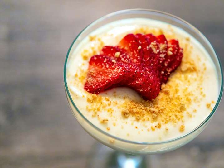 zabaglione with strawberries | Classpop Shot