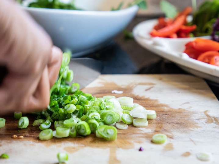 Chef chopping scallions | Classpop Shot