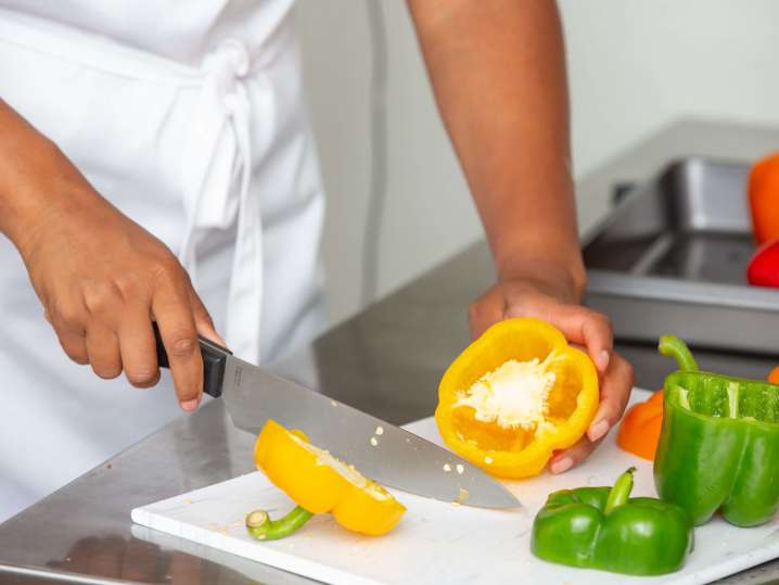 chef cutting bell peppers | Classpop Shot