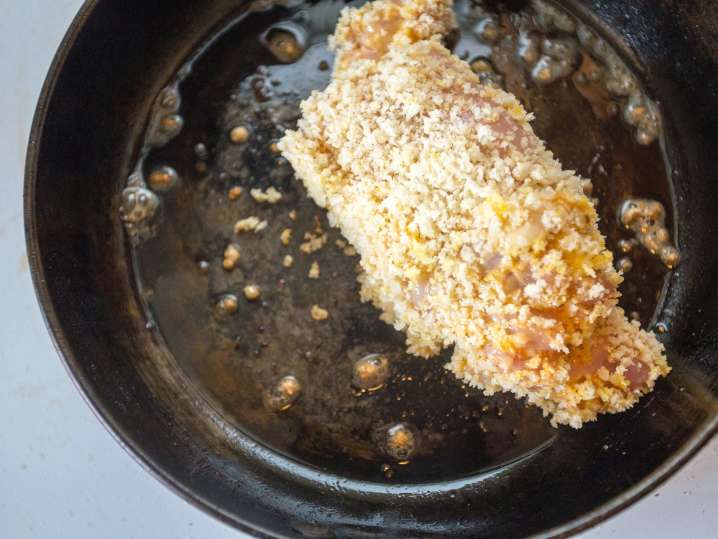Breaded Chicken frying in a pan | Classpop Shot