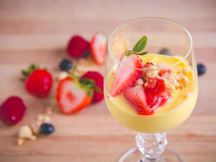 zabaglione with fresh strawberries | Classpop Shot