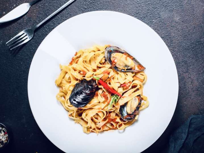 tagliatelle with vognole mussels and clam spicy sauce | Classpop Shot