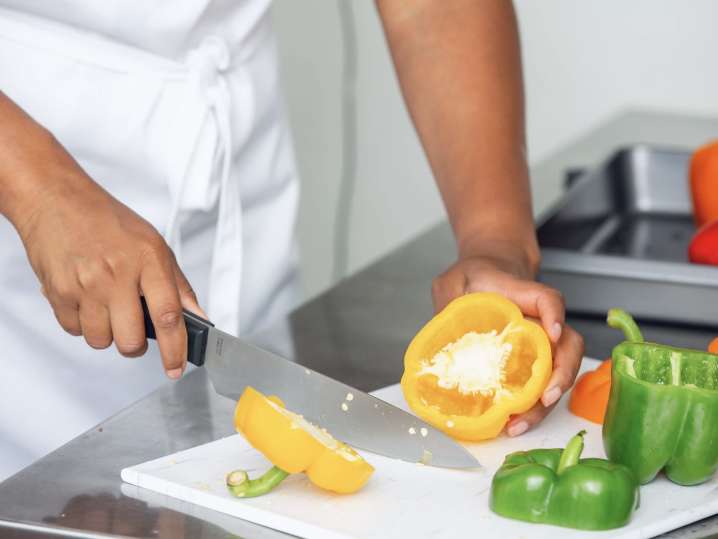 chef slicing bell peppers | Classpop Shot