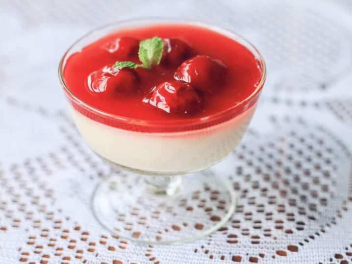 honey almond panna cotta with seasonal berries | Classpop Shot
