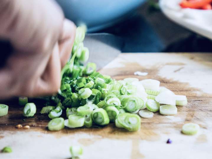 chef slicing scallions | Classpop Shot