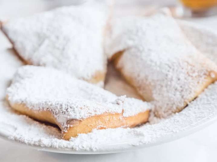 beignets with powdered sugar | Classpop Shot