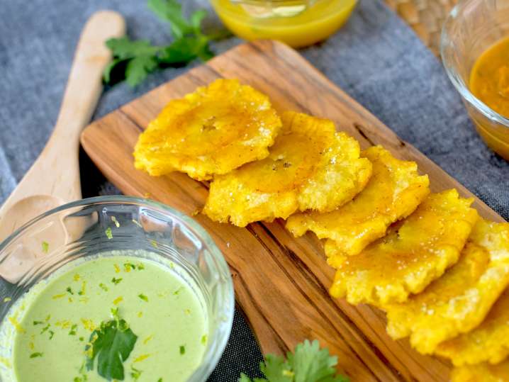 tostones with cilantro and lime crema | Classpop Shot