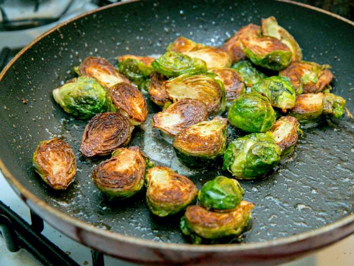 pan roasted brussels sprouts | Classpop Shot