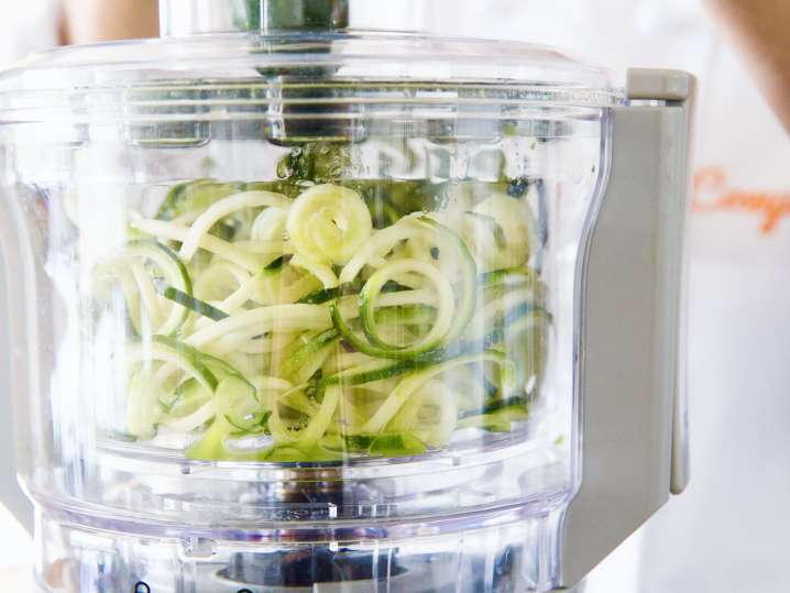 chef making zucchini noodle | Classpop Shot