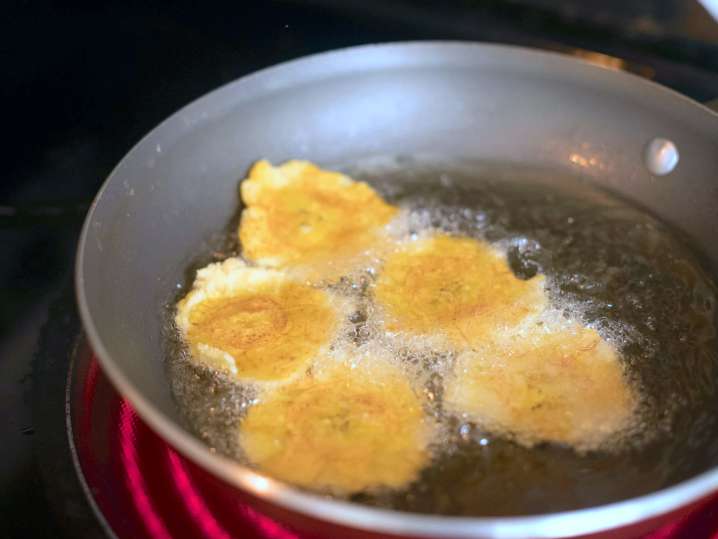 frying plantain patacones or tostones | Classpop Shot