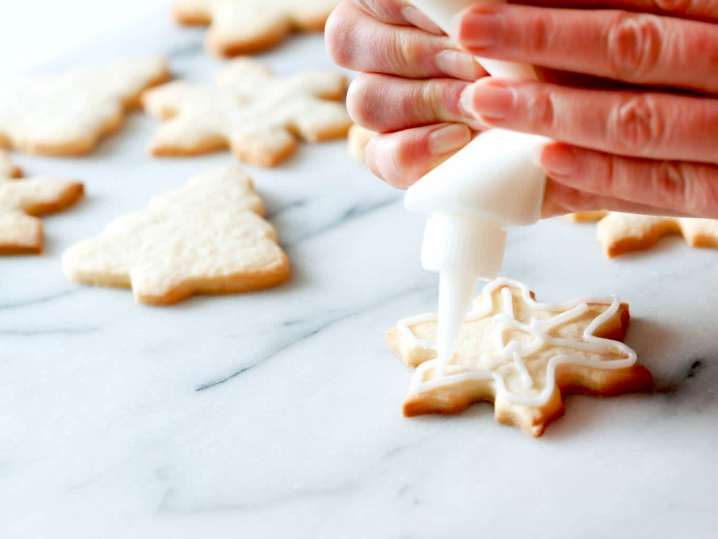 person decorating holiday cookie | Classpop Shot