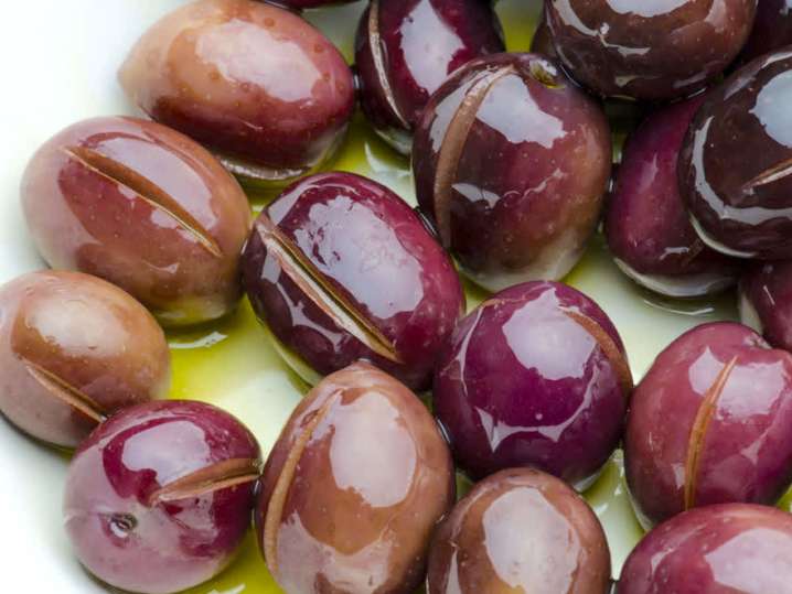 olives in olive oil close up | Classpop Shot