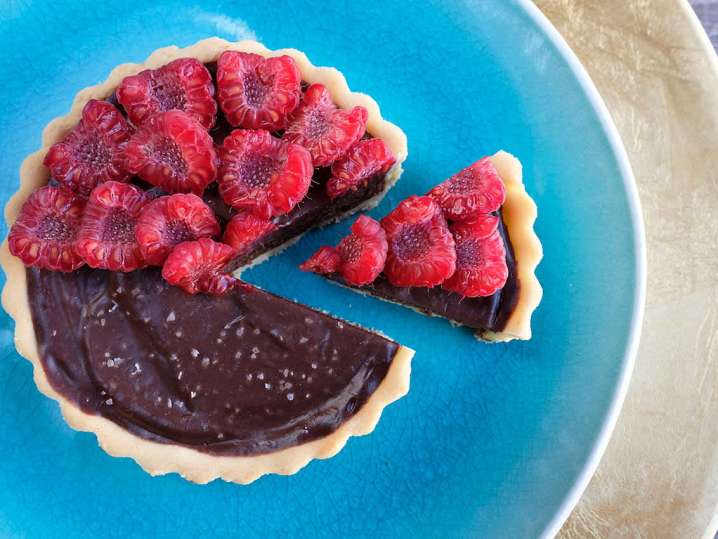 chocolate tart with raspberries | Classpop Shot