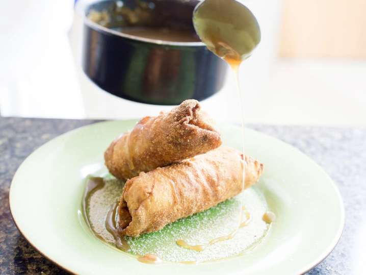 chef plating xango deep fried cheesecakes | Classpop Shot