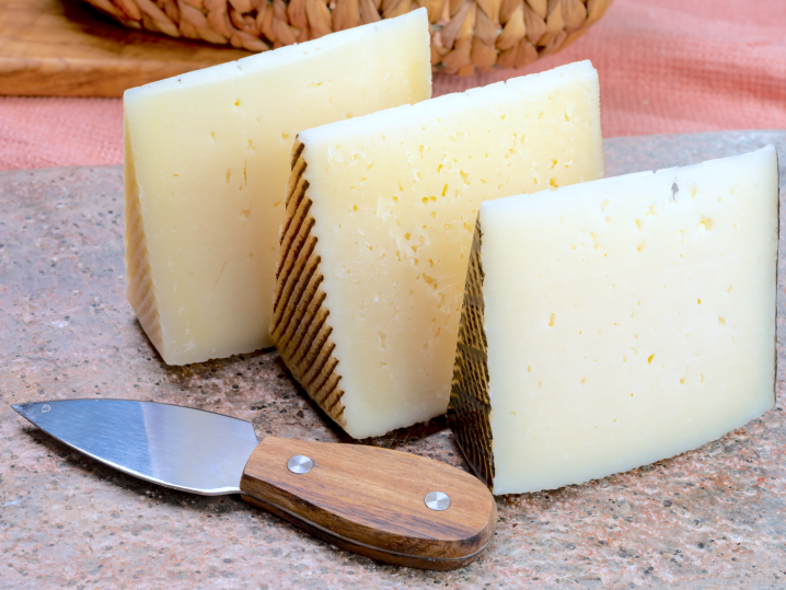 selection of hard spanish cheeses | Classpop Shot