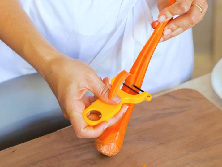 chef peeling a carrot | Classpop Shot