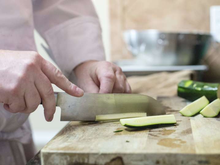 Chef cutting zucchini | Classpop Shot