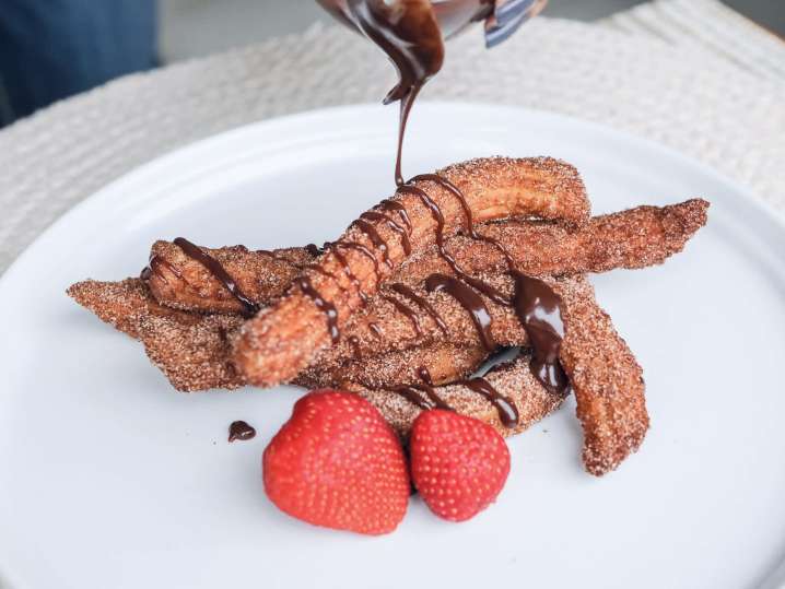 chef plating churros | Classpop Shot