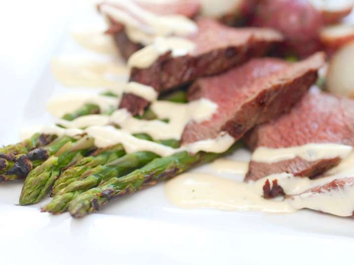 seared steak with asparagus and hollandaise sauce | Classpop Shot