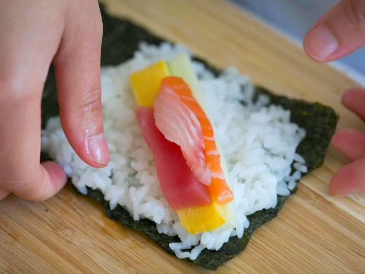 chef rolling a temaki hand roll | Classpop Shot