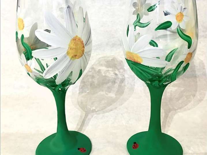 Paint and Sip - Dazzling Daisy Wine Glasses - Houston | Classpop!