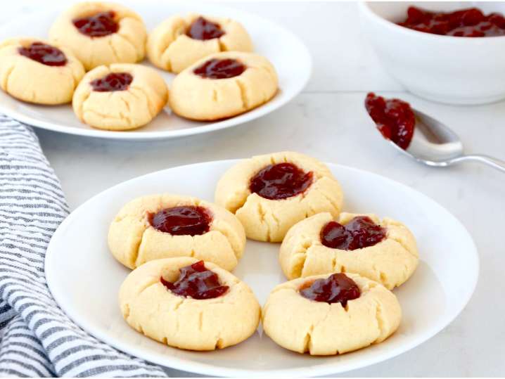 raspberry thumbprint cookies | Classpop Shot